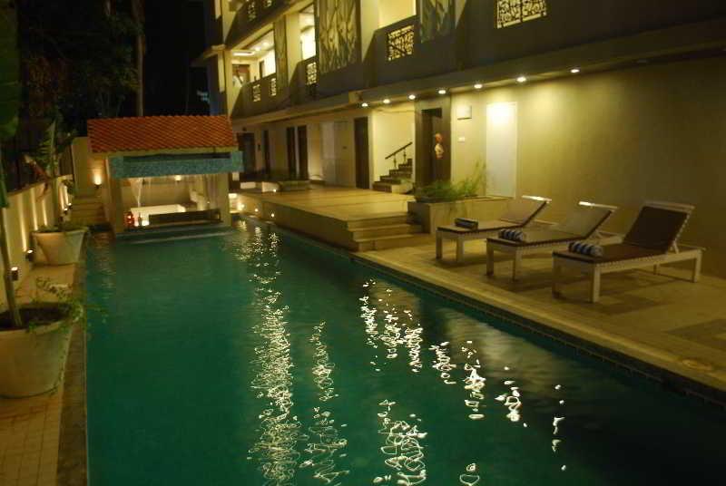 Resort De Crossroads كالانغيُت المظهر الخارجي الصورة